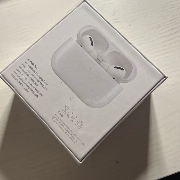 AirPod Pros - Picture 4 of 4